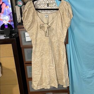 Hurley Cream Top with Bow Accentsize medium nwt